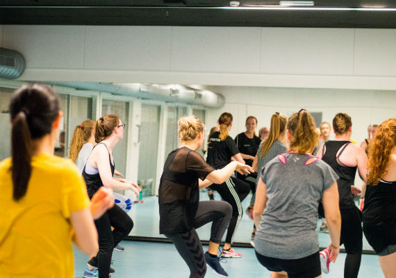 Billede af dansende fra DanceFit 