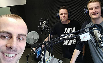 Billedet viser medlemmer af Studenteradioen i studiet